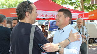 Ayuso aposta per &quot;donar embranzida&quot; al Mercat dels Merinals en l'últim dissabte de la campanya electoral