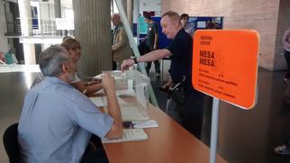 La jornada electoral comença amb normalitat als 57 col·legis sabadellencs