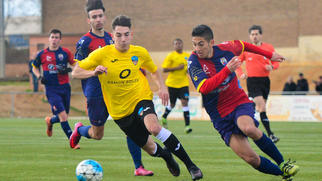 El Mercantil retalla distàncies amb el descens tot i no poder superar a un ordenat Mataró (0-0)