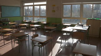 Un 4 per cent dels docents i un 61 per cent dels alumnes vallesans se sumen a la vaga d'ensenyament