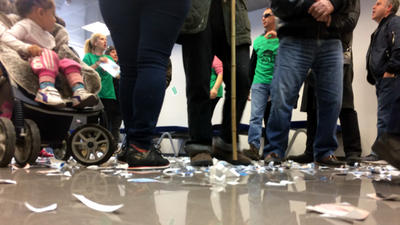 Aturat el desnonament d'una família de la Ronda Navacerrada