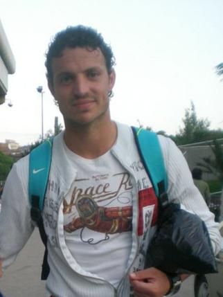 El lateral esquerre Victor Espasandín es converteix en el primer fitxatge del CE Sabadell per a la temporada 2012-2013