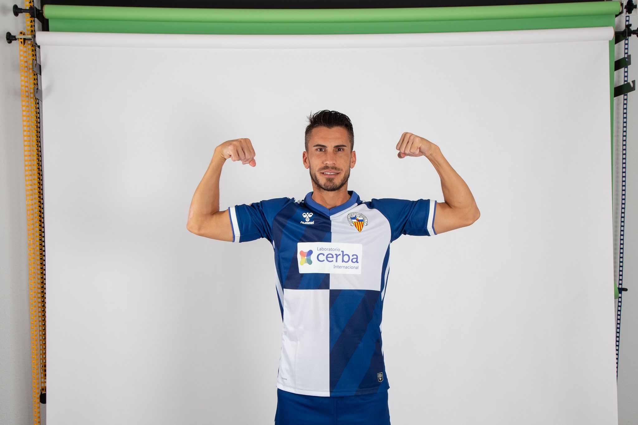 Querol, a la sessió de fotos feta avui, espera fer el forçut aviat | CES