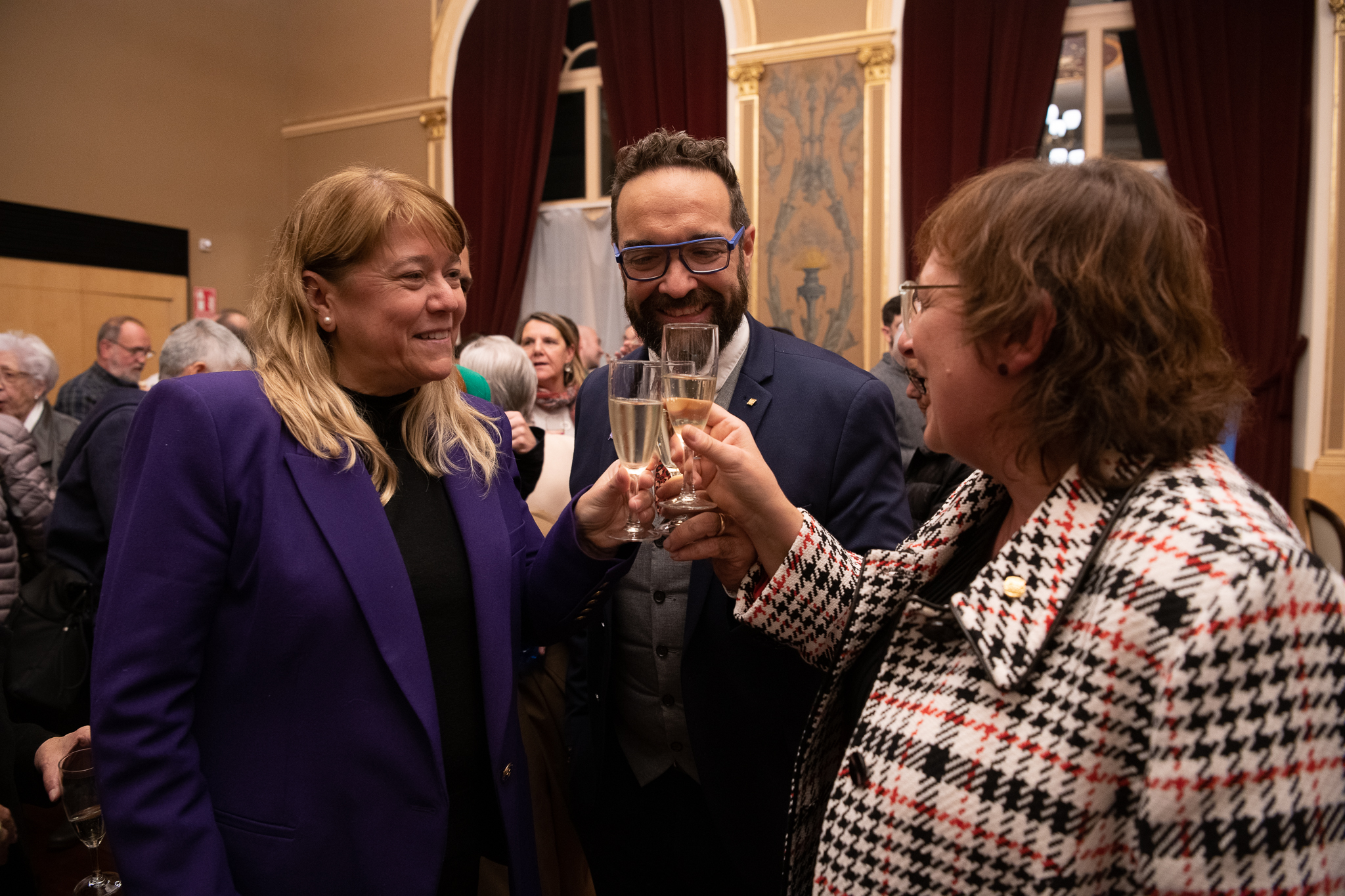 La consellera de cultura, Natàlia Garriga, el conseller de Territori, Juli Fernández i la presidenta de l'entitat, Anna Vidal | Roger Benet