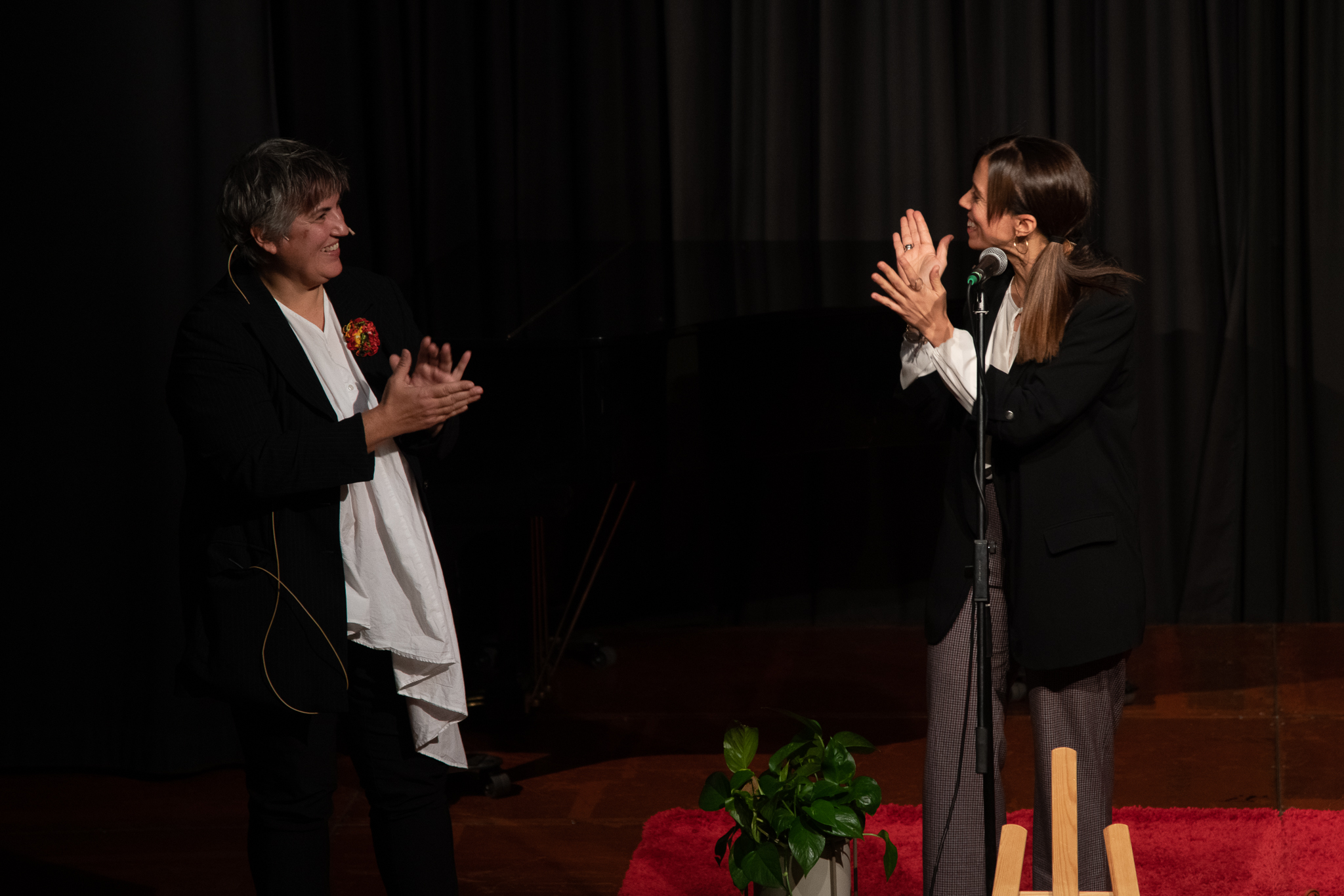 Montse Barderi i Marta Farrés a l'acte de clausura | Roger Benet