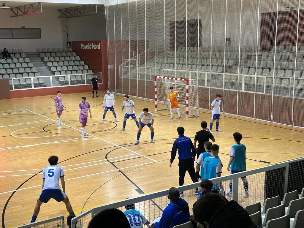 Borja Burgos ja té a les seves ordres la plantilla del primer equip del Club. | Twitter