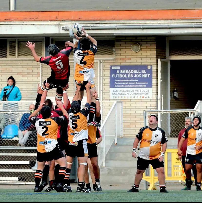 Un instant del partit entre el Sabadell RC i els Senglars de Torroella | @SabadellRC
