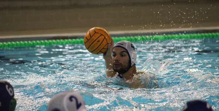 Els nedadors tindran el difícil repte de vèncer el líder invicte. | Pau Vituri