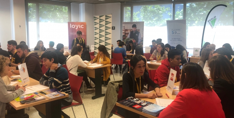 Imatge de les entrevistes que s'han realitzat durant la fira | Cambra de Comerç