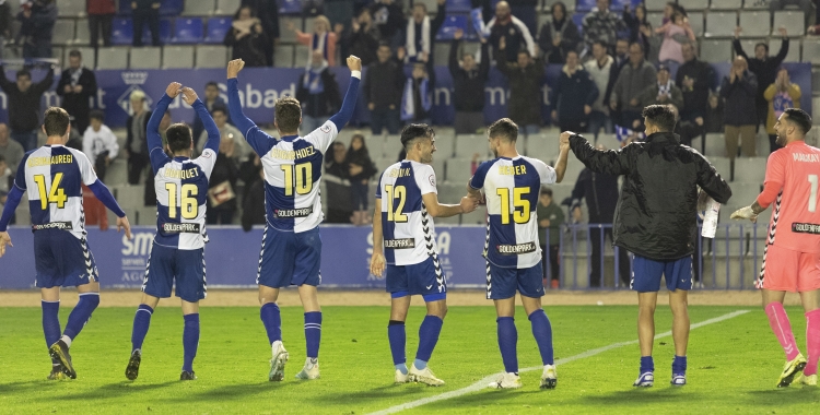 Els jugadors del Sabadell celebren el triomf contra l'Orihuela aquesta temporada | Àlex Canales