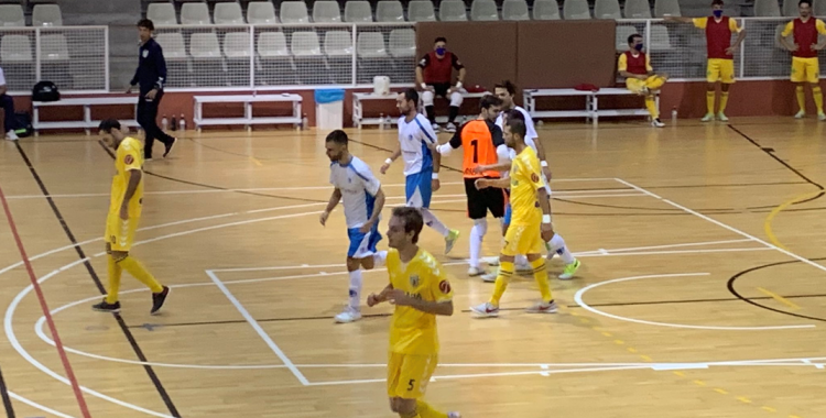 L'estrena del Club al Pavelló del Nord es va saldar amb una golejada d'escàndol | Pau Vituri