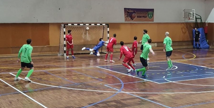 Arnau Graell va marcar els tres primers gols escolapis | Pol Díaz