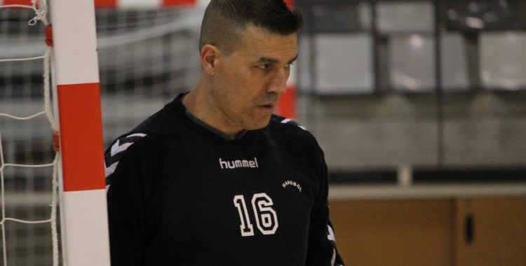 El porter Juan Cañamero, amb cara de preocupació | Adrián Arroyo