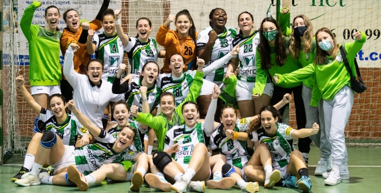 Alegria a la plantilla gracienca en una de les victòries aquesta temporada | OAR Gràcia