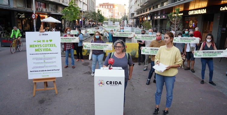 Nani Valero i Alba Collado han llegit el manifest | Àlex Meyer 