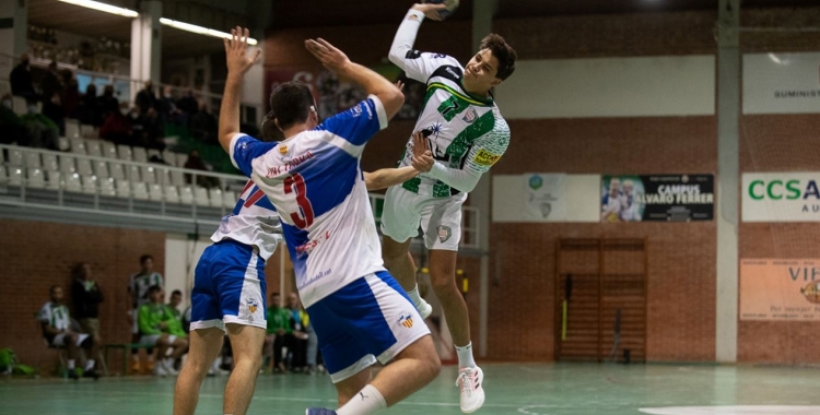 Sergio Álvarez, en una acció d'atac en el derbi | Èric Altimis - OAR Gràcia