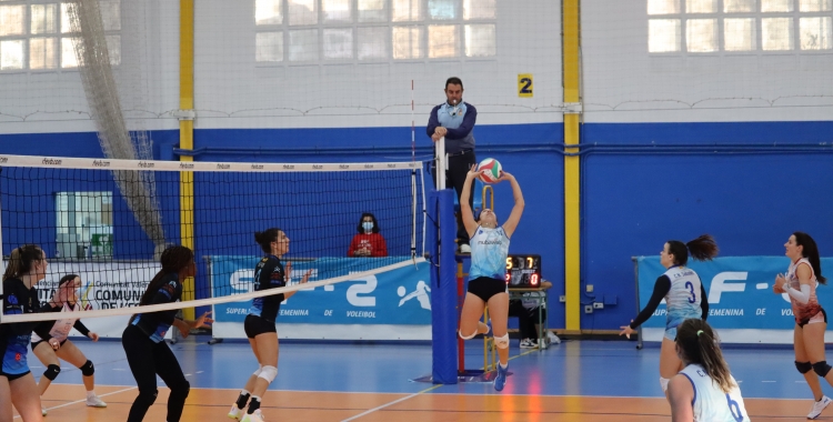 Les nedadores en un instant del partit del cap de setmana contra el Vòlei Grau Castelló | @CNSvolei