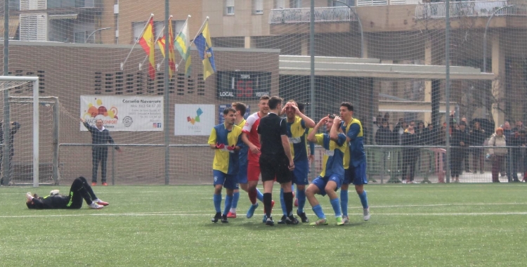 Els jugadors del Sabadell Nord reclamen l'acció del penal no xiulat | Adrián Arroyo