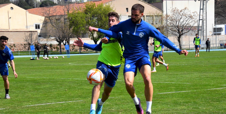 Alfred Planas (esquerre) ja s'entrena amb normalitat | CES