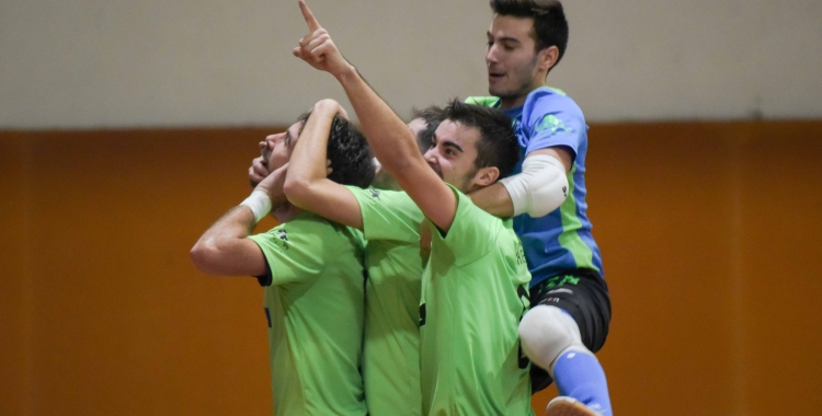 Marc Pagès, celebrant un gol en un derbi contra el Club  | Roger Benet