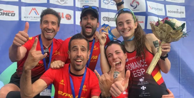 Romance, a la dreta, amb la resta de la delegació | @martaaromance