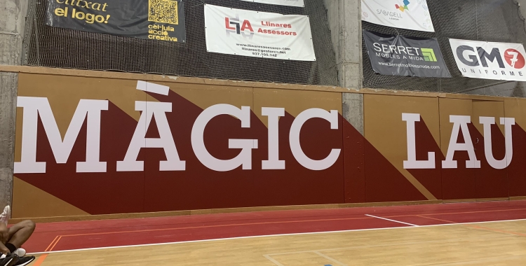 Màgic LAU ja llueix al pavelló del CE Sant Nicolau | @CEsantnicolau 