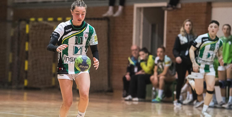 Alba Martín, a punt d'agafar la pilota | Èric Altimis - OAR Gràcia