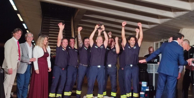 Els Bombers de Sabadell celebrant la victòria | Bombers