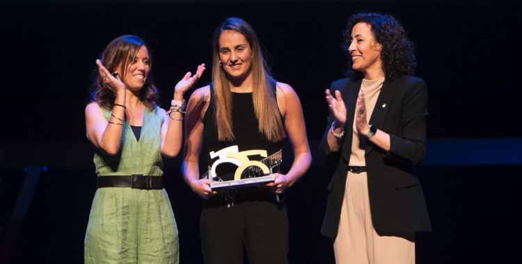 Judith Forca, acompanyada de Marta Farrés i Montse González | Roger Benet