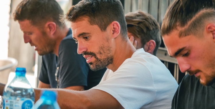 Cortés en primer pla amb Édgar darrere | CFB Futur