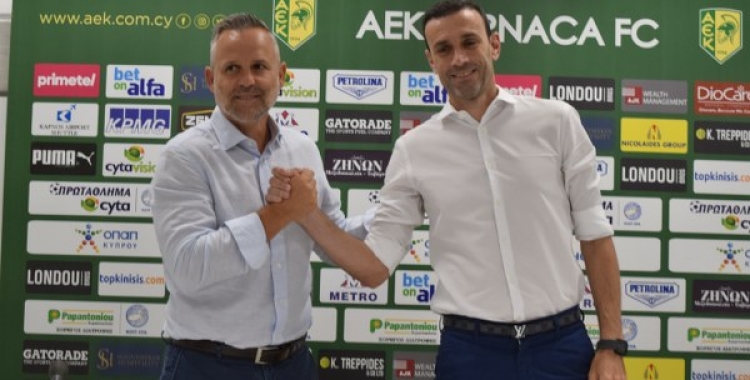 Xavi Roca i David Català durant la presentació del tècnic l'estiu del 2021 | AEK