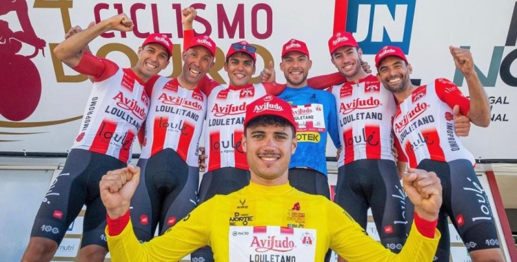 David Domínguez, celebrant la victòria al GP Douro | Aviludo Louletano