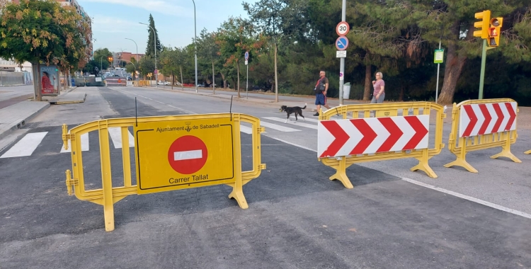 El forat del carrer Adriana ja està tancat després de la fuita del juliol | Núria García