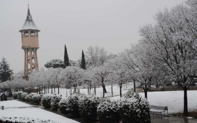Fotografia de l'entorn nevat de la Torre de l'Aigua - © Ràdio Sabadell