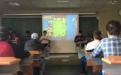 Els jugadors i el públic aquest migdia | Cedida