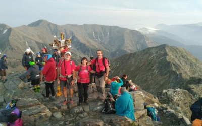 Membres de la UES al cim del Canigó ahir. Foto: Unió Excursionista de Sabadell (UES)