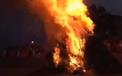 Una foguera de Sant Joan a Sabadell | #Arxiu