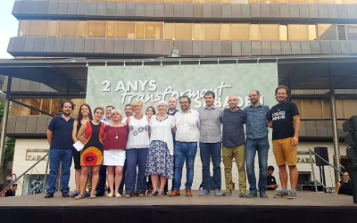 Foto de família durant l'acte de commemoració dels dos anys de mandat del govern municipal