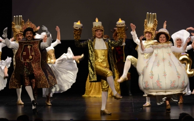 Lumière, al centre d'una coreografia de "La Bella i la Bèstia" | Roger Benet