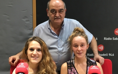 Mar Alonso i Laura Moreno, acompanyades del president del club, César Noguera