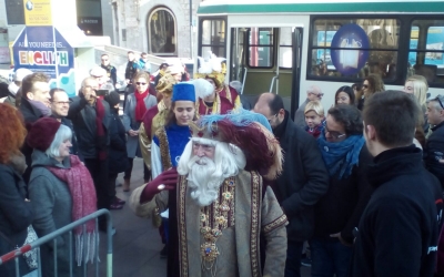 L'Ambaixador arribant amb un autobús | Pere Gallifa