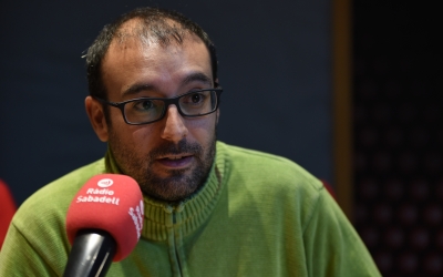 Alberto Capitàn, director d'Actua Vallès, durant l'entrevista a Ràdio Sabadell | Roger Benet