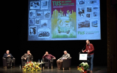 Els oradors a dalt de l'escenari | Roger Benet