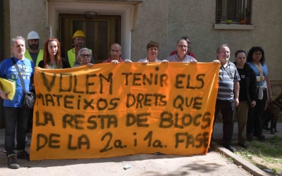 Portesta veïnal davant d'un dels pisos afectats | Roger Benet