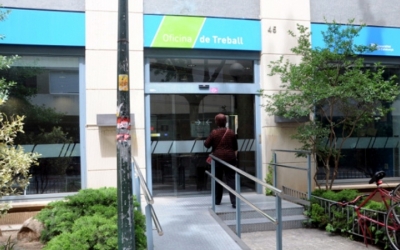 Imatge de l'accés a l'Oficina del Servei d'Ocupació al carrer de la República | Arxiu