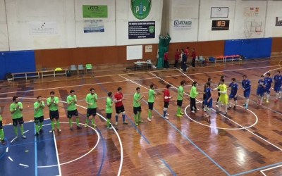 Pol Viada, amb el dorsal 16, amb la resta de companys en la presentació del partit | @futsalpia