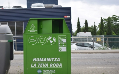Contenidor on és diposita la roba usada | Humana