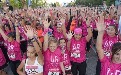 2.000 participants han omplert els carrers de Sabadell per recaptar fons per la investigació del càncer de mama | Roger Benet