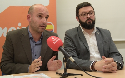 Els regidors Adrián Hernández i Ramon García durant la roda de premsa| Roger Benet