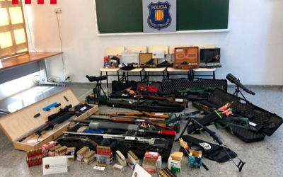 Imatge de les armes recuperades al domicili del detingut | ACN